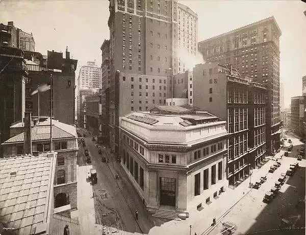 1901年美國依阿華大學科學館旋轉平移